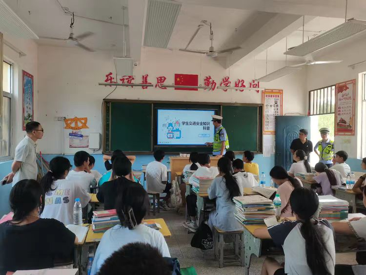 交警进校园，安全记心间——南城县沙洲中学开展交通安全教育活动