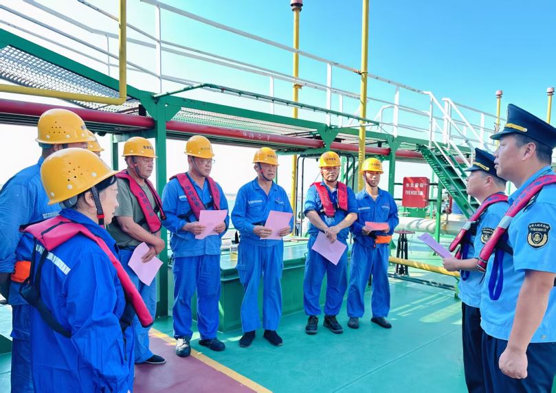 江西宜春：船头微党课共护母亲河