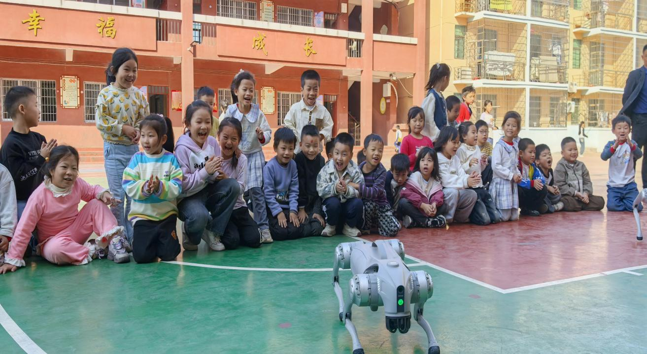 科技赋能未来，志愿点亮童心——崇仁县科协赴孙坊镇中心小学开展科技展示暨先锋科学教育志愿服务活动