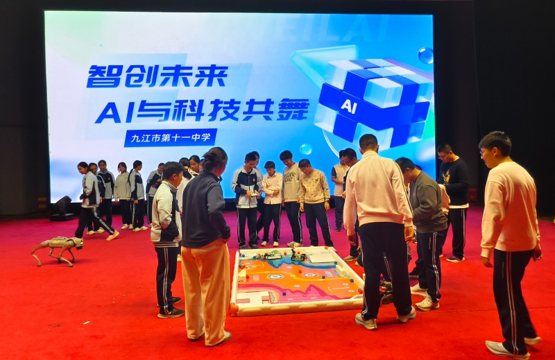 AI设备进校园：赋能九江市第十一中学初三教育，共探智能未来