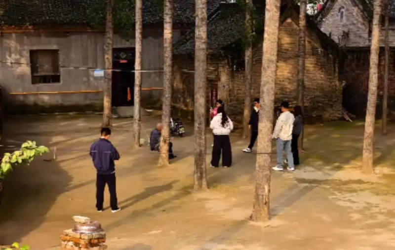 长天新闻丨江右暖评：一方干净小院何以触动人心