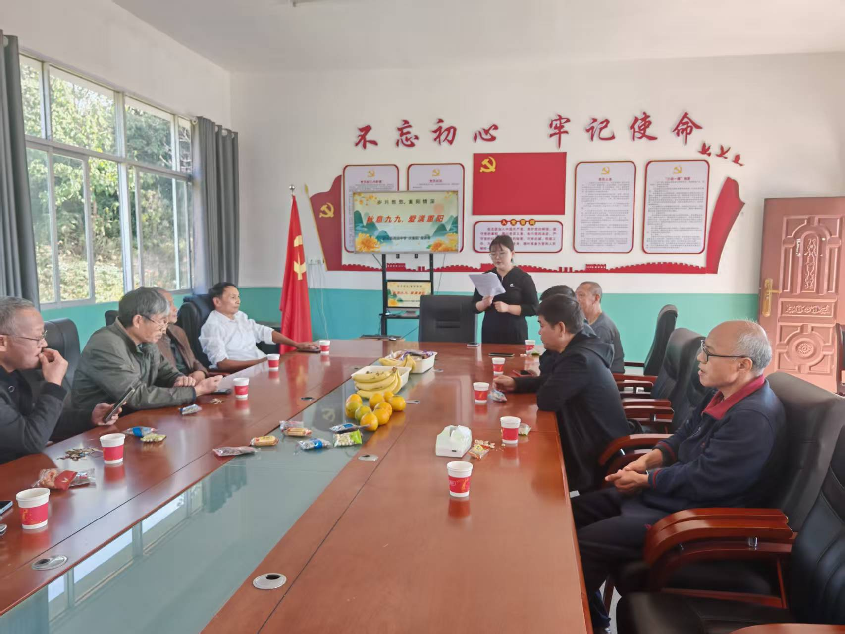 秋意九九，爱满重阳——资溪县高田中学召开学校退休教师座谈会