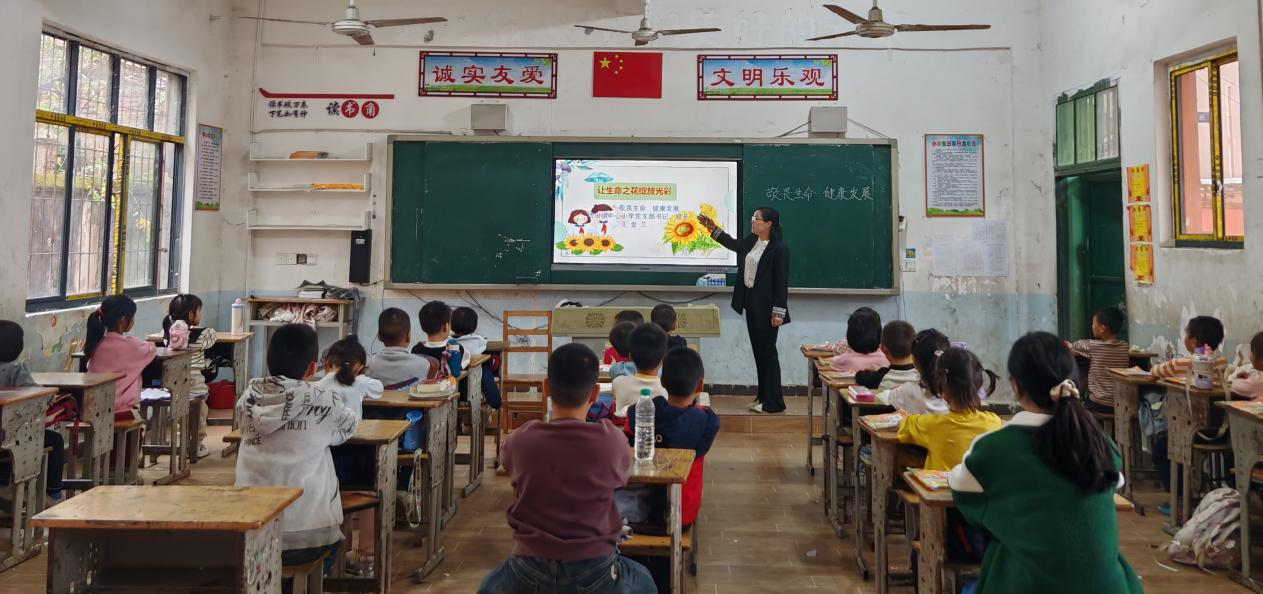 协同提质促发展，送教送研启新智——南昌师范学院与南城县第一小学举行“协同提质”语文教研活动