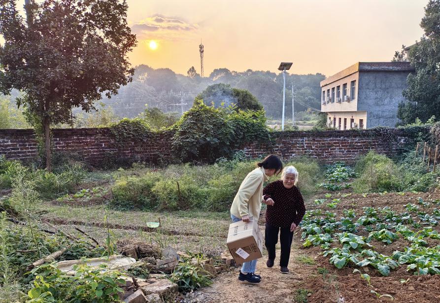 宜春市慈化镇冷水村：九九重阳至 敬老践初心