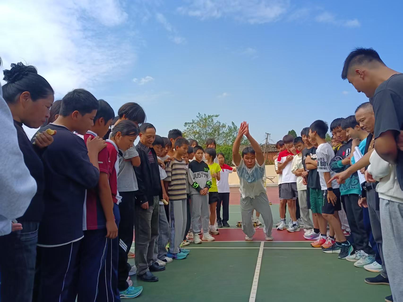崇仁县六家桥中学成功举办2025年秋季田径运动会