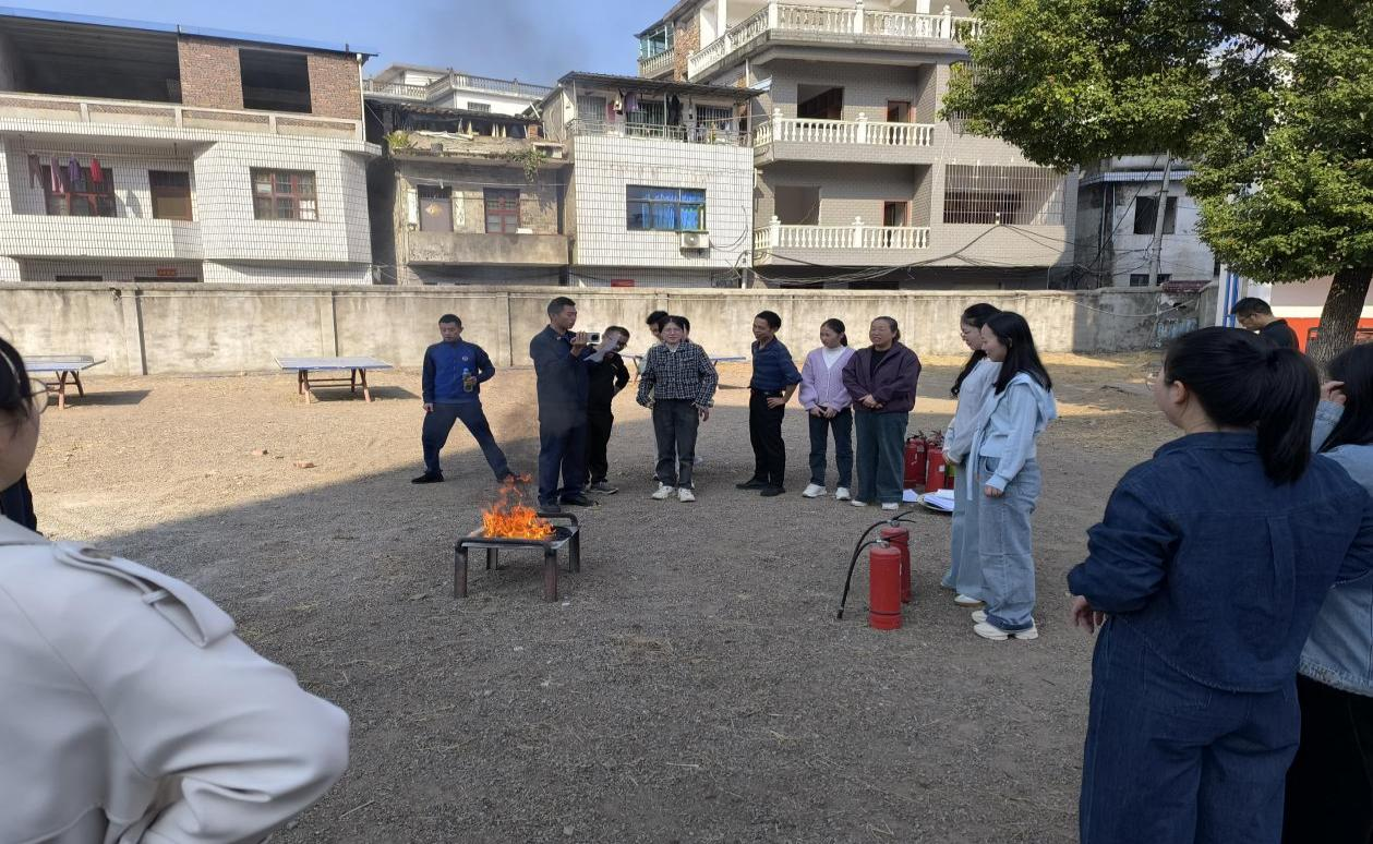 乐安二小开展消防安全培训 筑牢校园安全“防火墙”