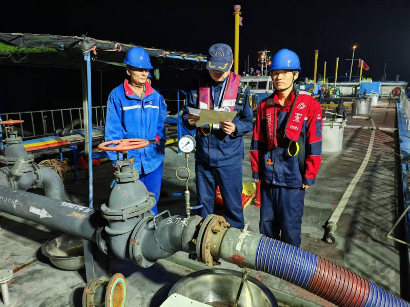 九江新港海事处强化危险品船作业现场监督检查