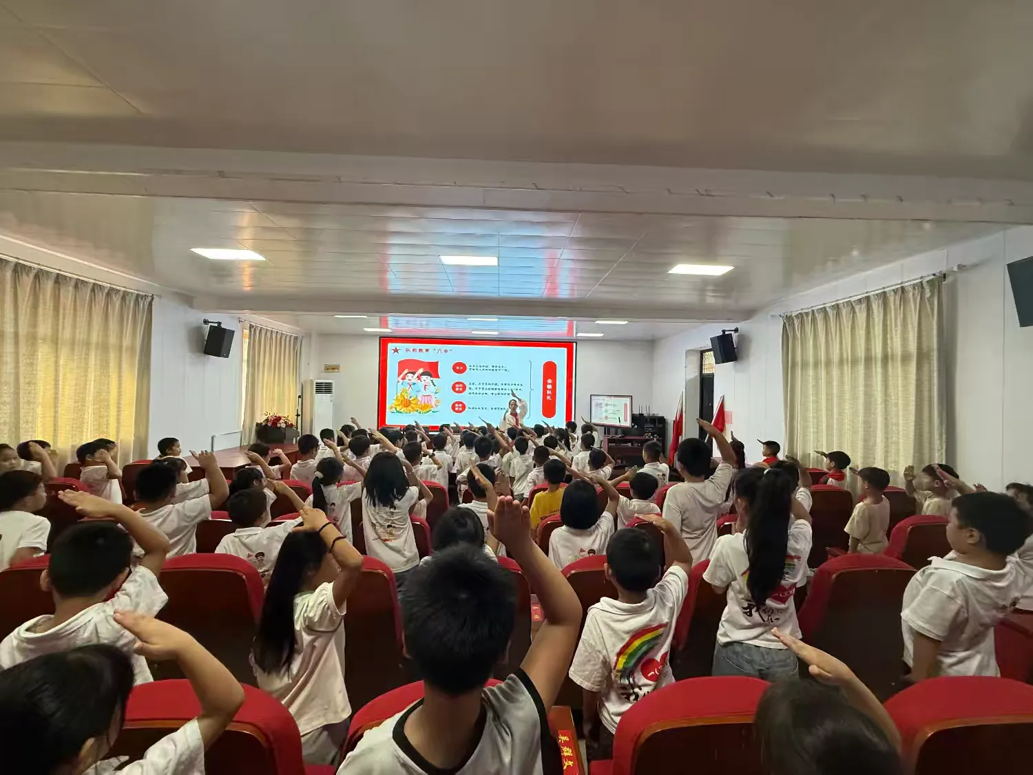 “强国复兴有我，争当新时好少年”——南城县盱江小学开展2025学年二年级第二批少先队员入队仪式