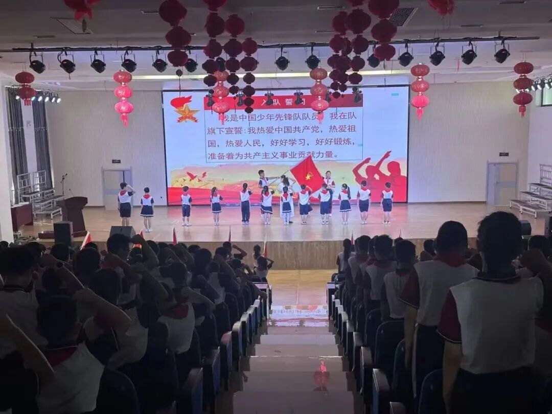 强国复兴有我 争当新时代好少年——临川2025年少先队分批入队区级示范活动在临川二小顺利举行