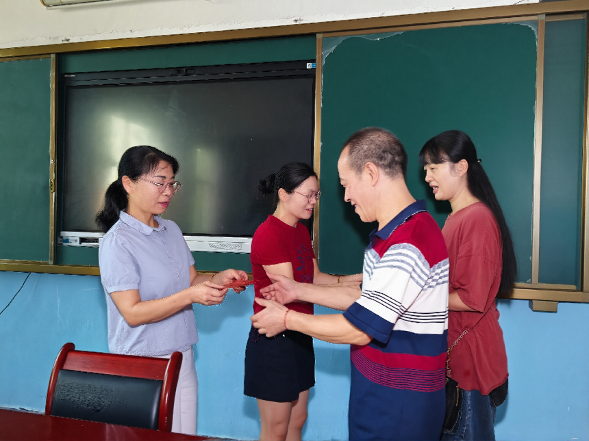 乐安四中慰问生病教师，送上温暖关怀