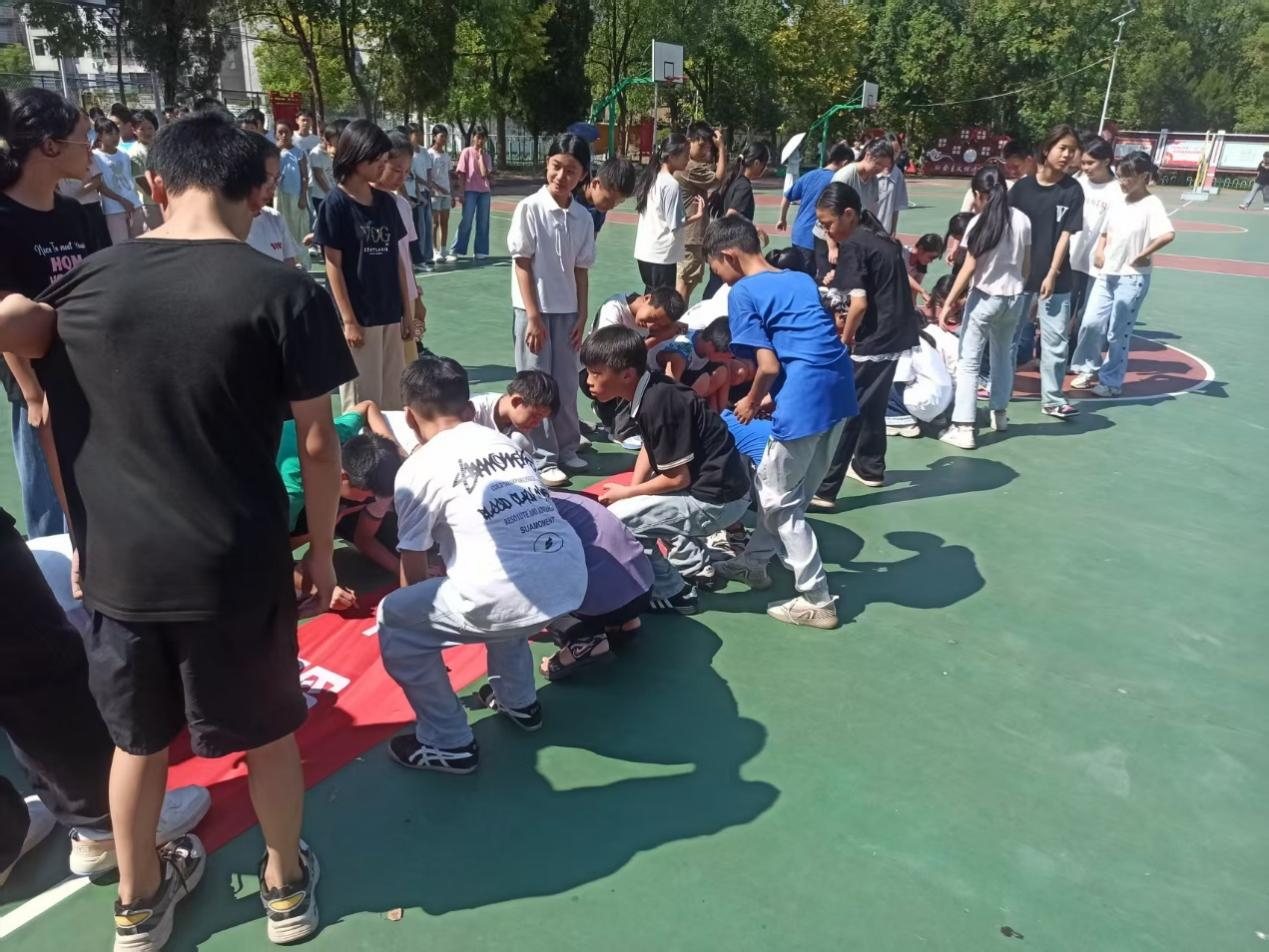 乐安四中开展防溺水安全横幅签名活动