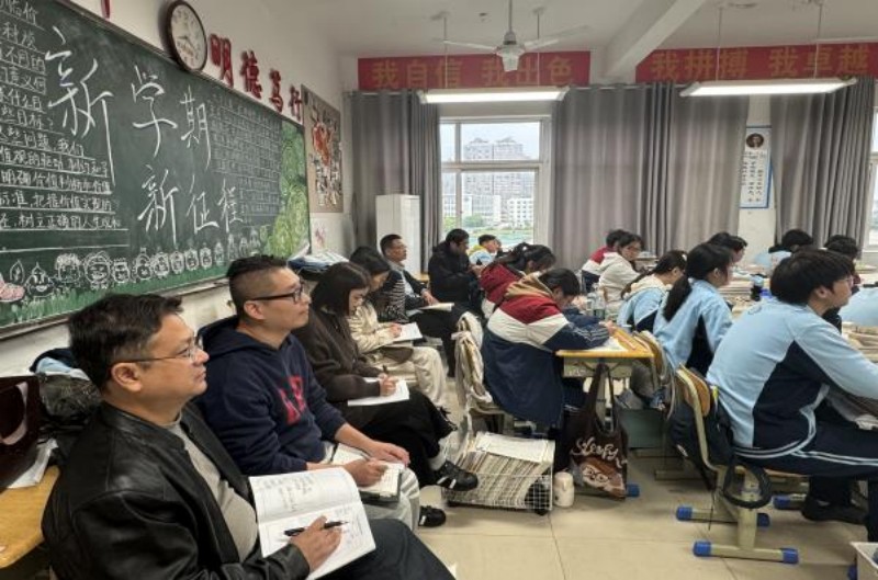 立足国情明方向 博采众长促自信  —记九江三中唐柳老师高中思想政治《正确对待外来文化》校级公开课