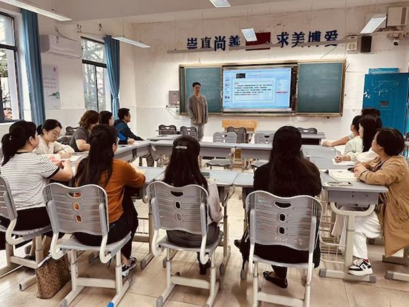 经验领航  高效备考——九江三中高三英语备课组“传经送宝”经验交流会