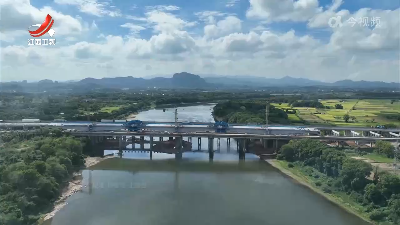 沪昆高速梨东改扩建项目全线最大跨度悬灌梁合龙