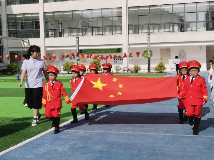 童心遇见中国红——广昌县第二幼儿园开展2025年国庆节活动