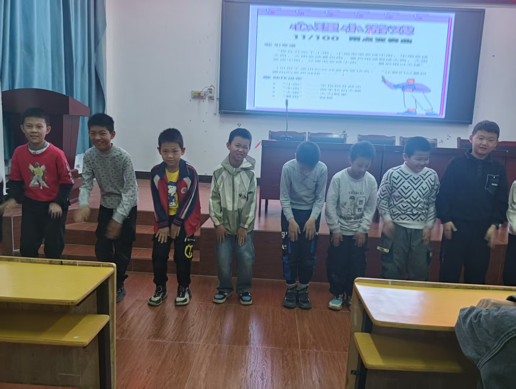 乐安县公溪镇中心小学开展“认清挫折，乐享成长”团体心理辅导活动课