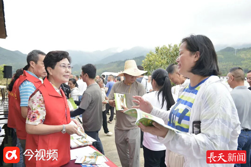 橙香满山园——江西省政协“委员专家田间行”科技助农活动小记 