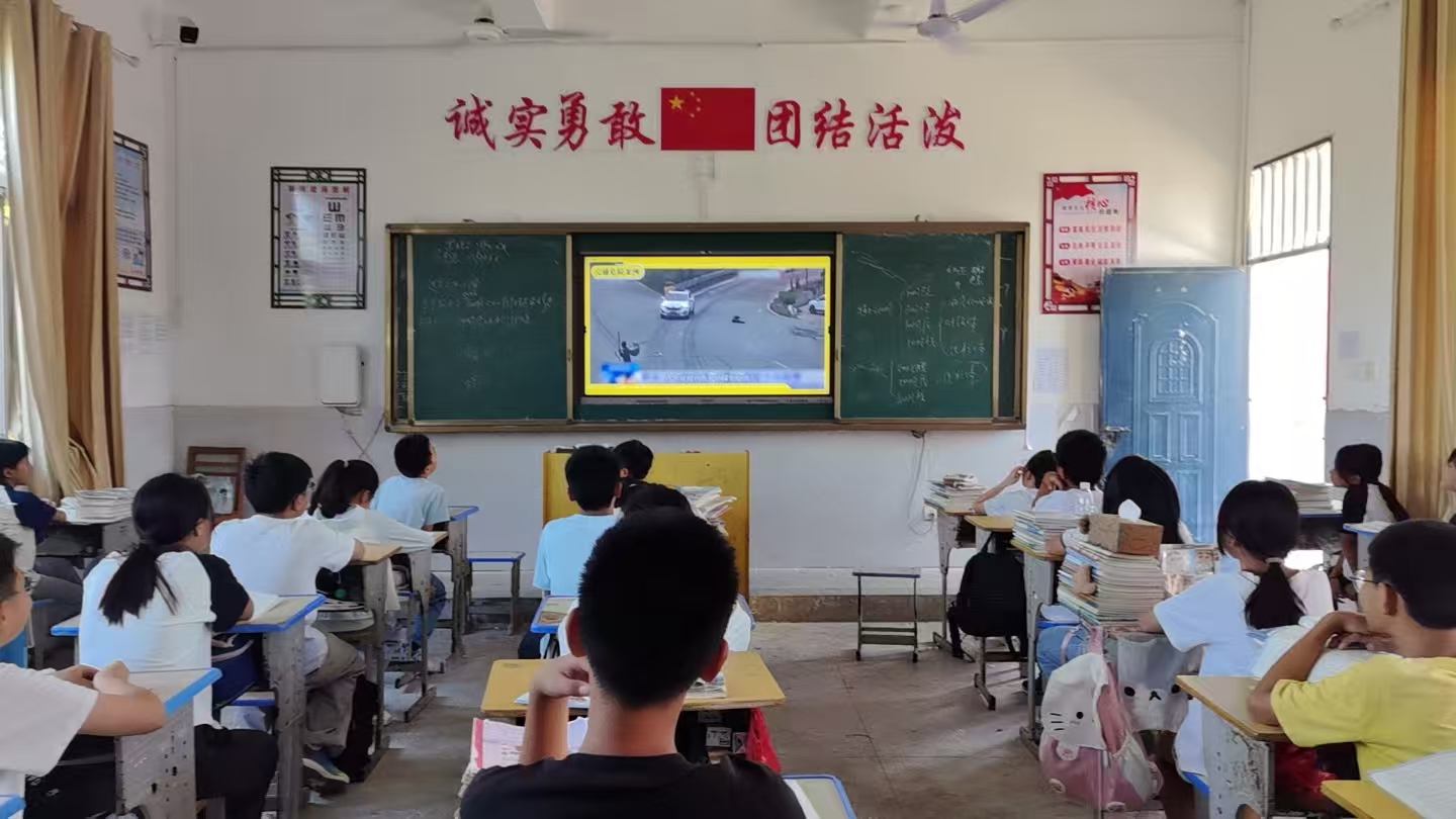 筑牢安全防线，守护成长之路——南城县上唐中学开展交通安全系列活动