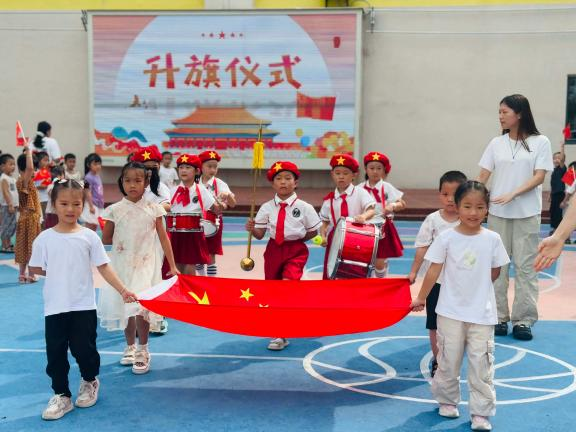 家国同庆 月满中华——乐安县第五幼儿园开展2025年国庆·中秋活动