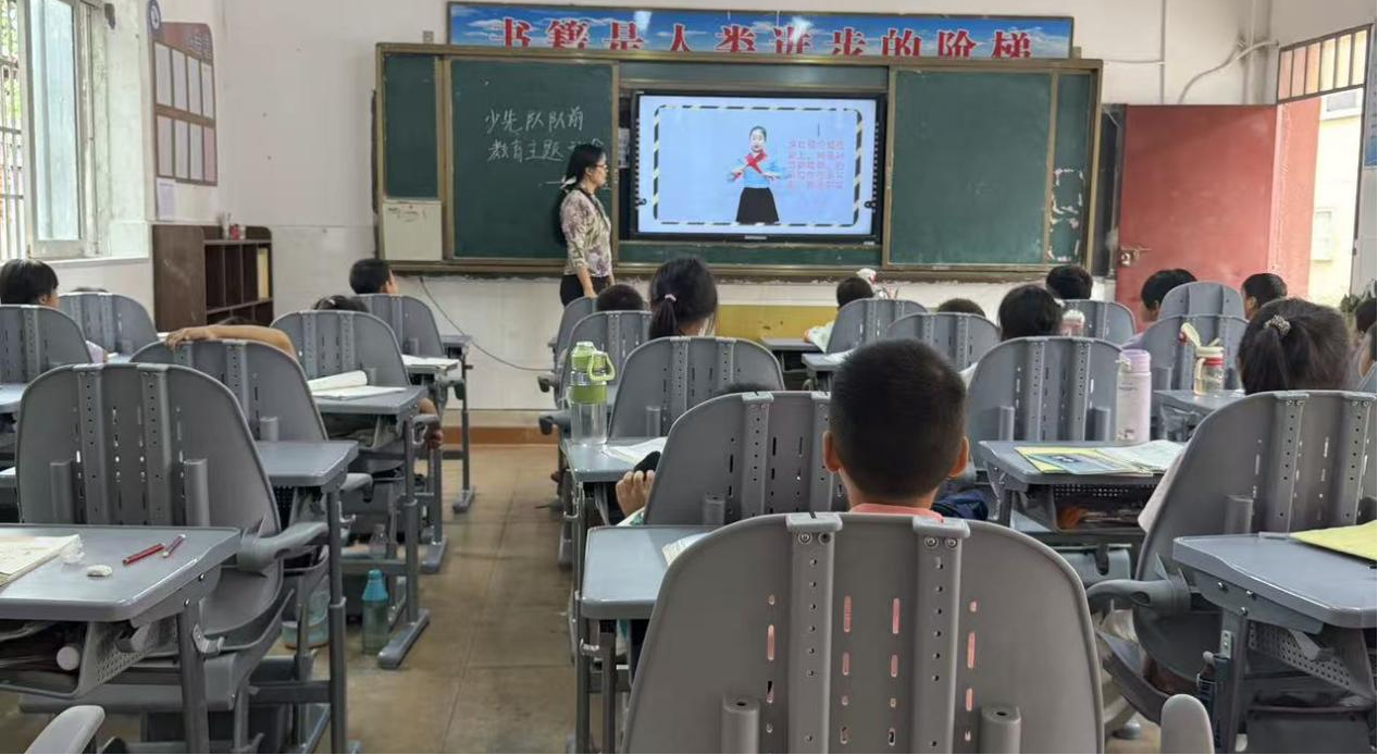 强国复兴有我  争当新时代好少年——崇仁县孙坊镇中心小学开展2025年秋季学期第76个建队日暨新队员入队活动