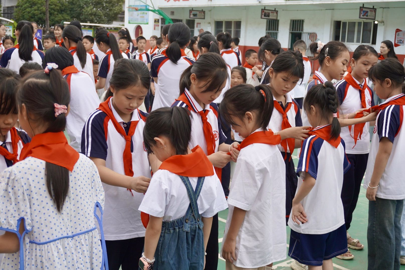 强国复兴有我，争当新时代好少年——乐安二小举行新队员入队仪式