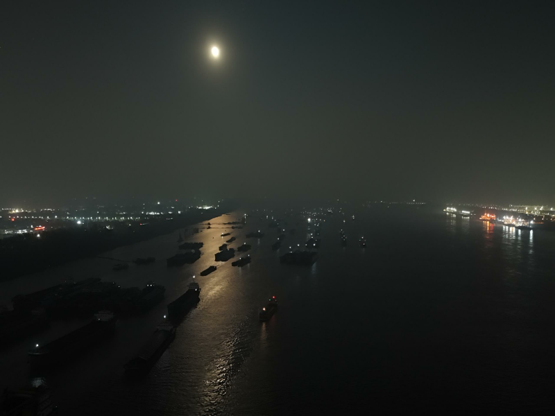 九江武穴海事处强化夜间驻守