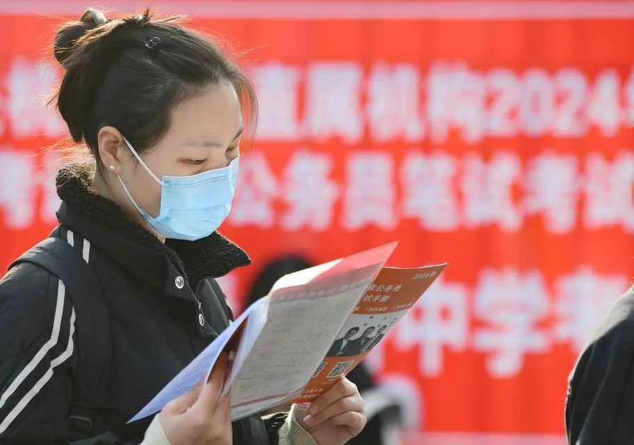 长天新闻丨江右观察：考编年龄线松动，是“卷”还是“机”？