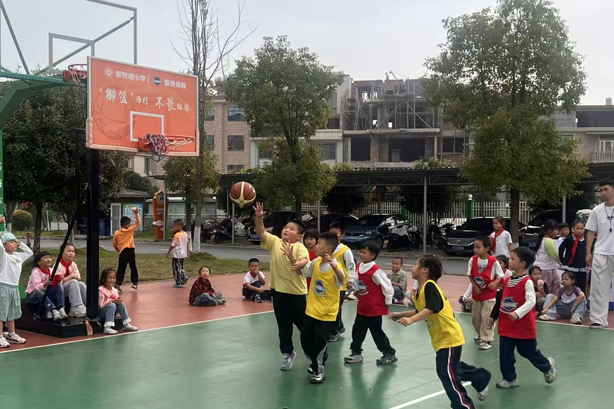 湘东区御泉湾小学班级篮球联赛落幕：萌娃逐梦赛场 拼搏点亮童年