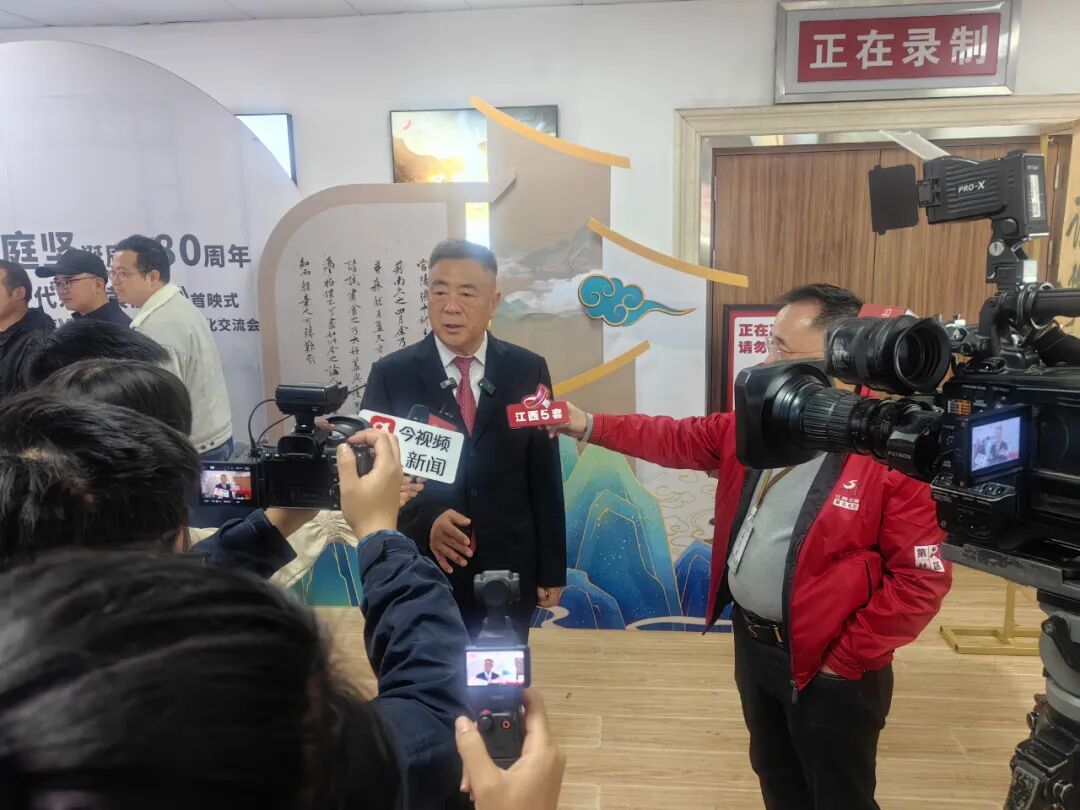 习近平同美国总统特朗普在釜山举行会晤