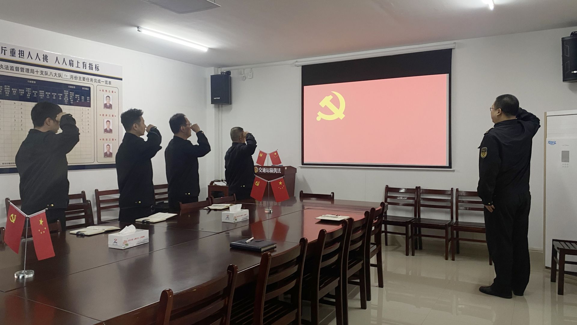 初心如磐践使命 执法为民守担当——江西省交通运输执法局十支队八大队开展党员过政治生日活动