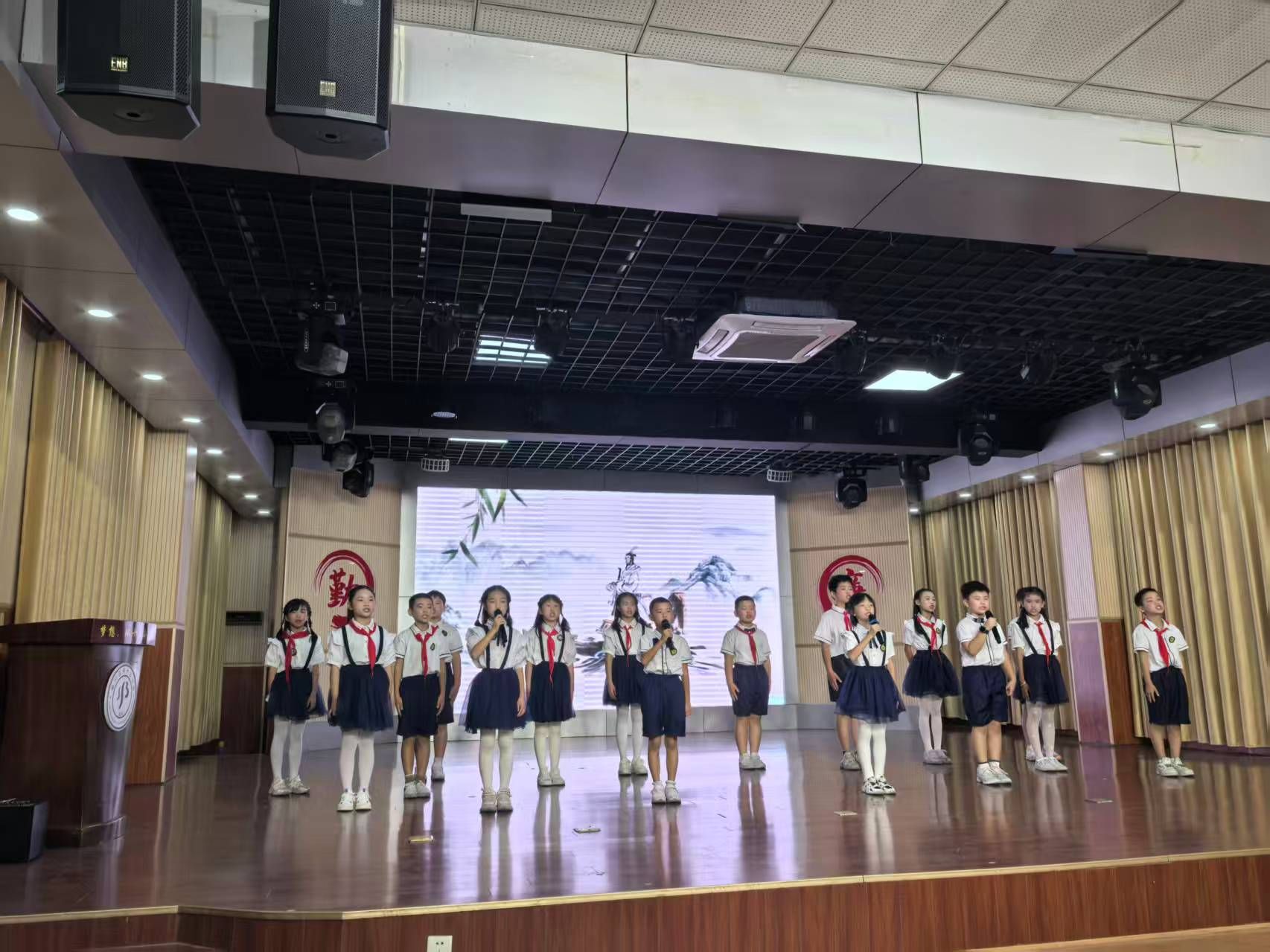 传承红色基因 弘扬革命精神——临川十三小开展红色经典诵读比赛活动