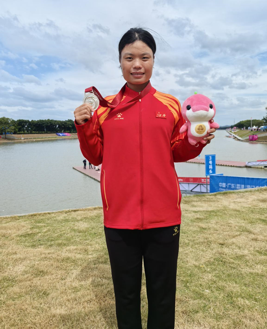 祝贺！南昌运动员张欣雨全运会赛艇项目摘银