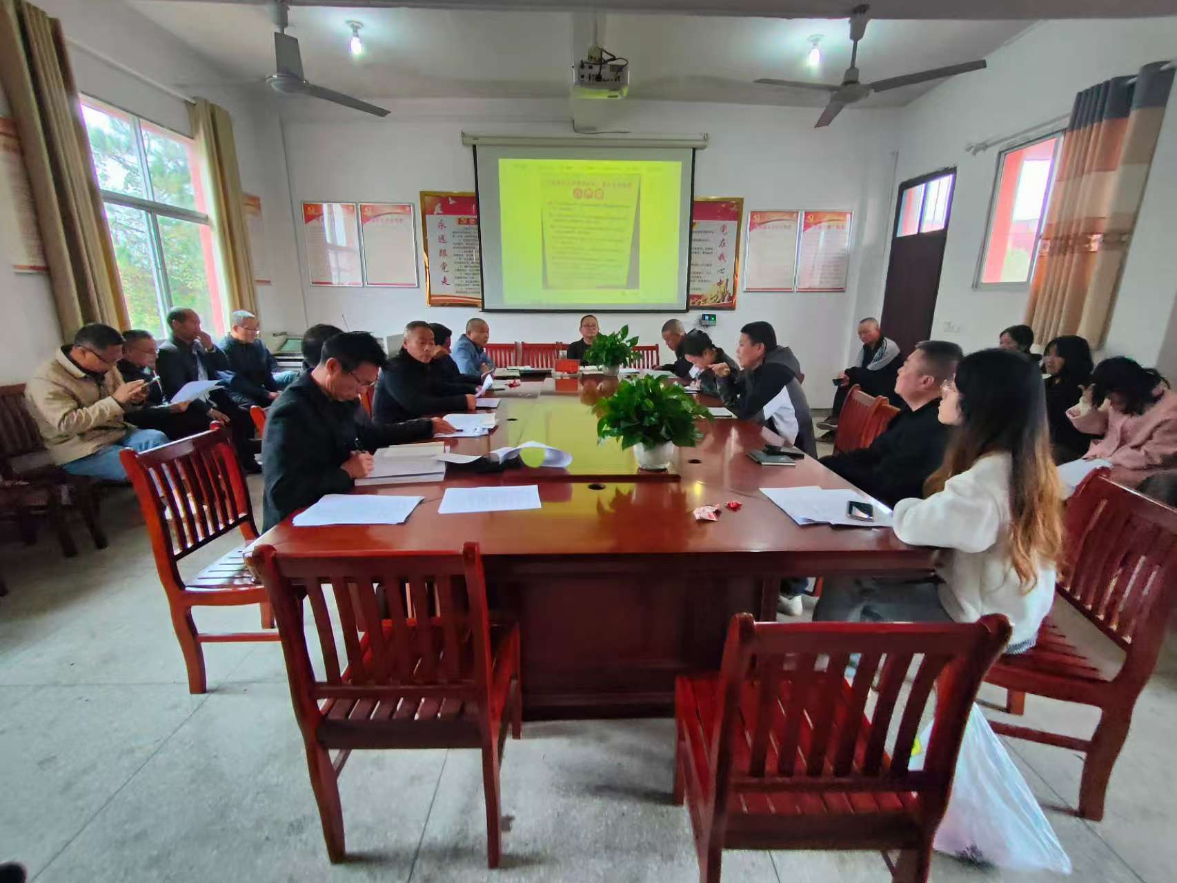 乐安县戴坊中学党支部举办“教辅八严禁”专题培训 强化师德师风建设