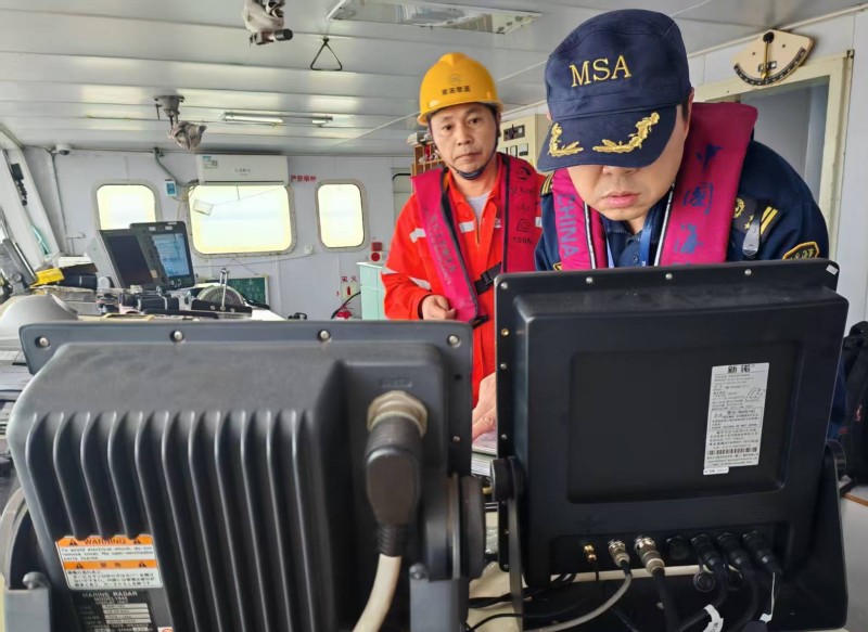 九江新港海事处金鸡坡大队强化开展无线电专项检查