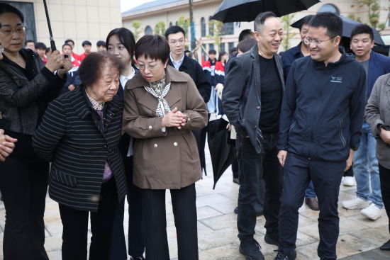 袁隆平夫人邓则女士访问九江职业大学