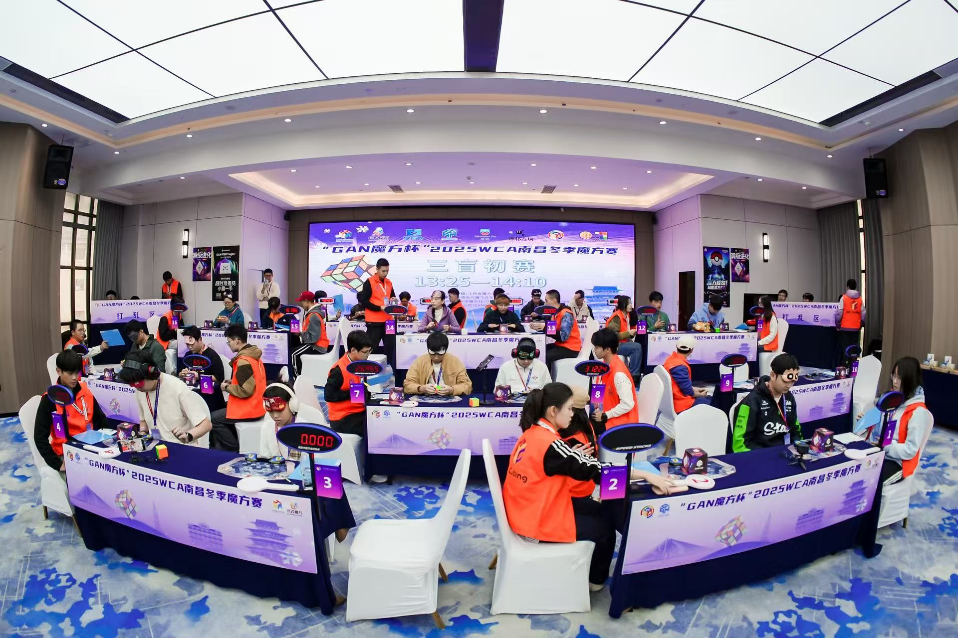 2025WCA南昌冬季魔方赛收官 竞速旋风席卷英雄城