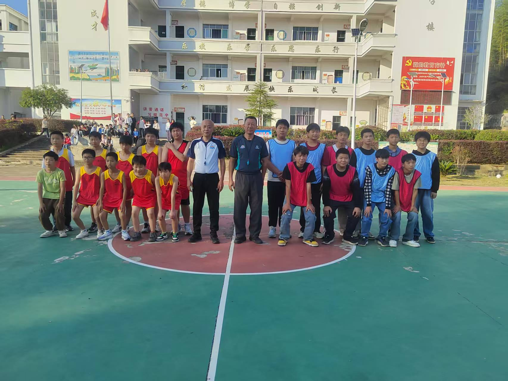 少年当有凌云志 球场逐梦绽芳华——乐安县增田中学与增田小学学生篮球友谊赛热血开赛