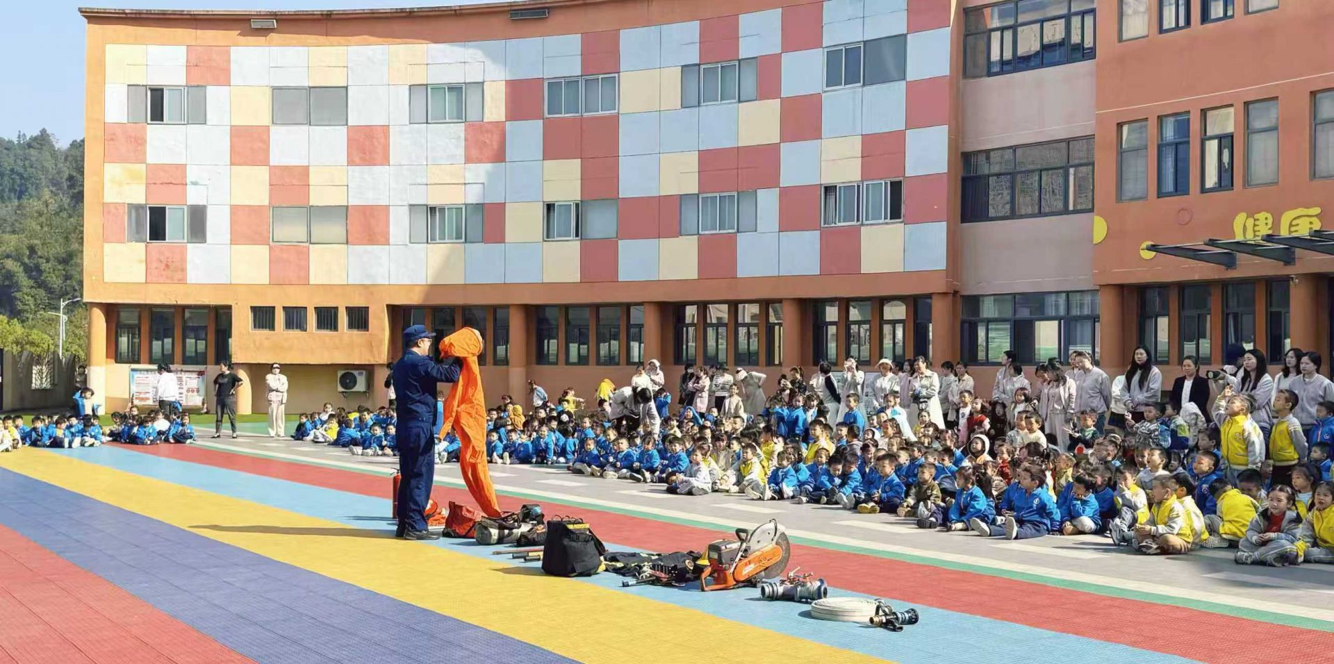 筑牢安全防线，共护幼苗成长