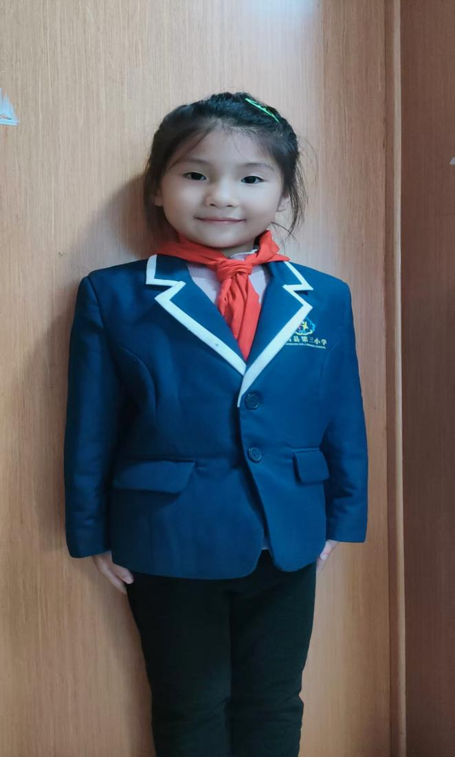 【小芽尖尖】“习惯养成 童蒙养正”养成教育之乐于助人小标兵风采