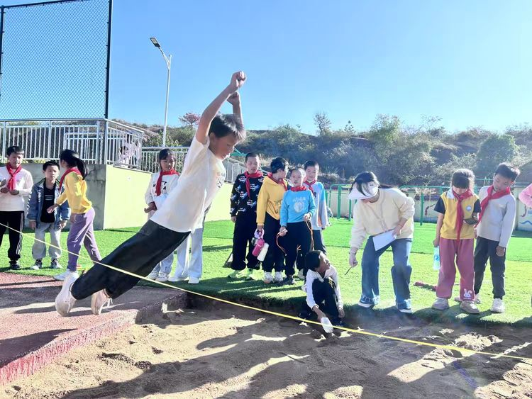 活力赛场，逐梦童年——南城县上唐镇中心小学举办秋季运动会