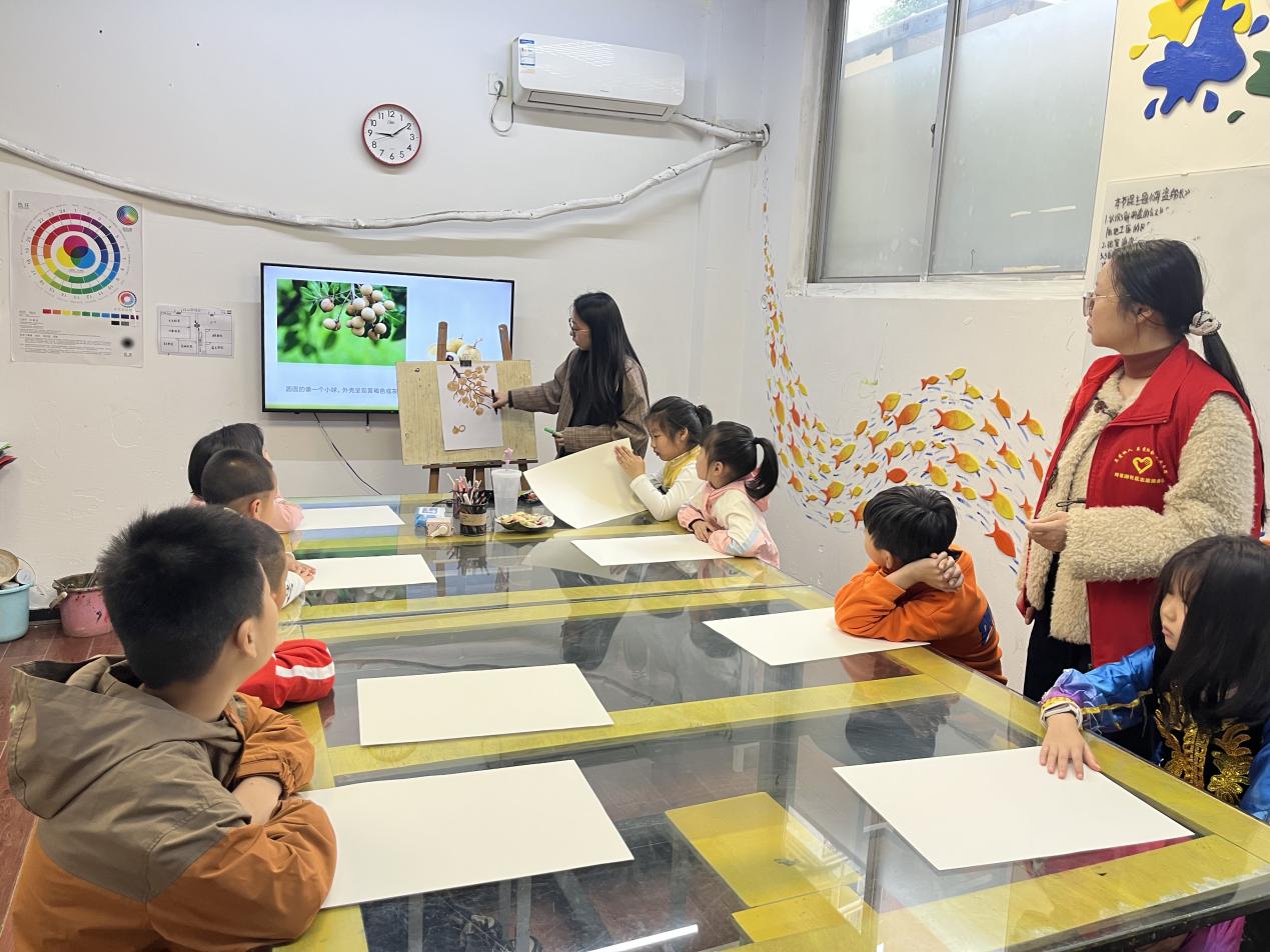 丰城市剑光街道坪家湖社区开展“七彩童年 绘暖人心”公益手工绘画活动