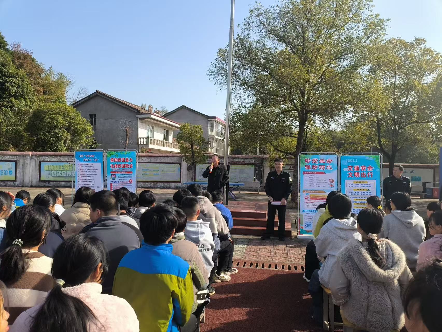 筑牢安全防线 守护青春成长——崇仁县礼陂中学安全知识宣讲活动圆满举行