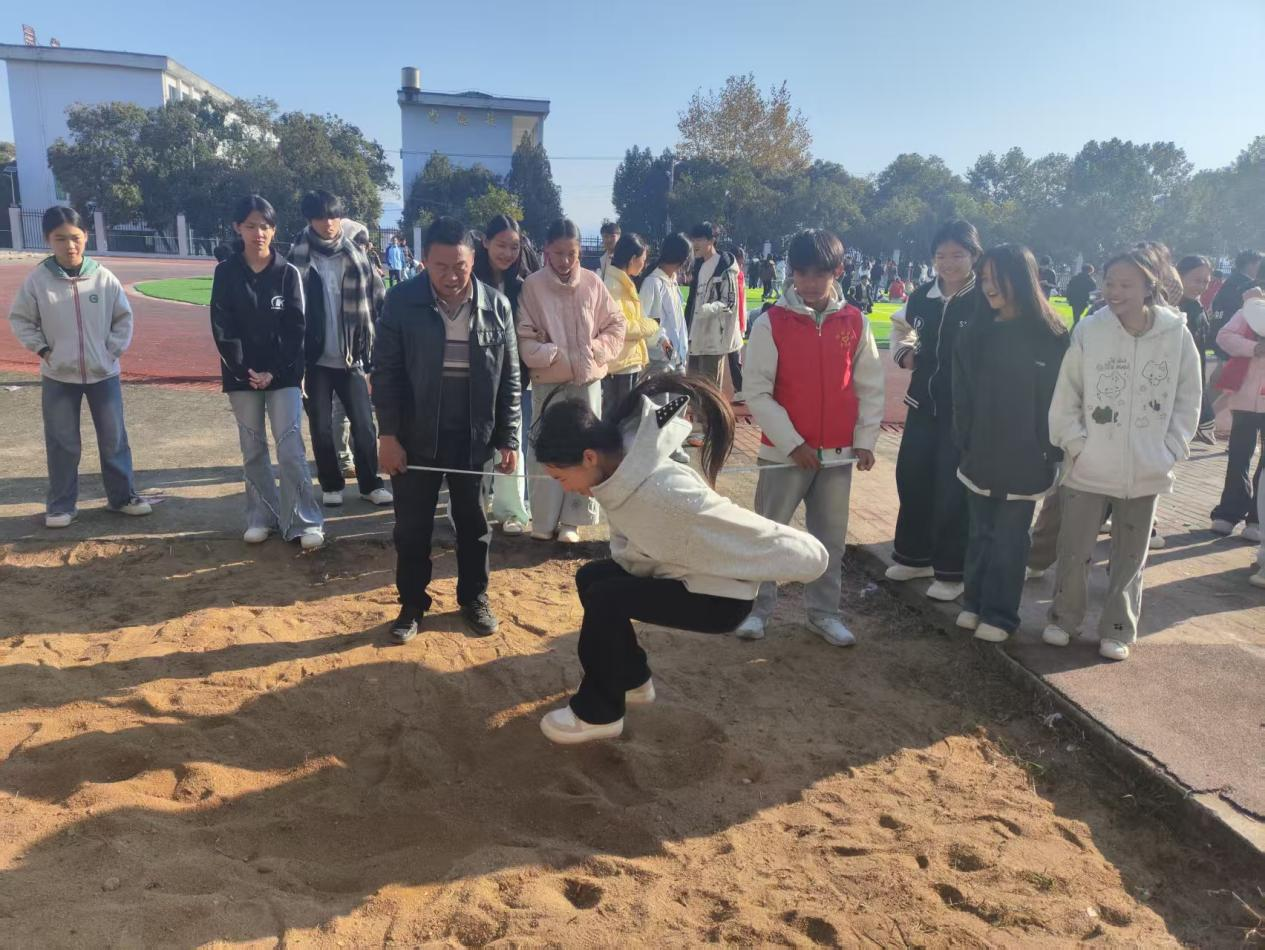 激扬青春，跃动心灵——乐安县湖坪中学举办2025年秋季田径运动会