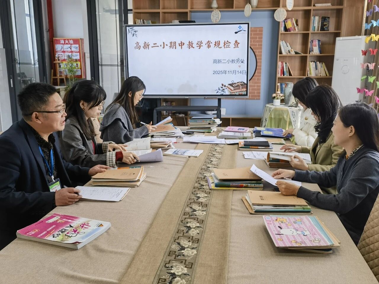 守常规稳根基 促教学两相长——高新二小开展教学常规检查工作