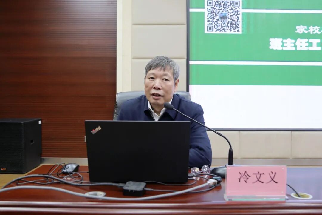 九江市关工委“五老”报告团走进九江外国语学校开展专题讲座活动