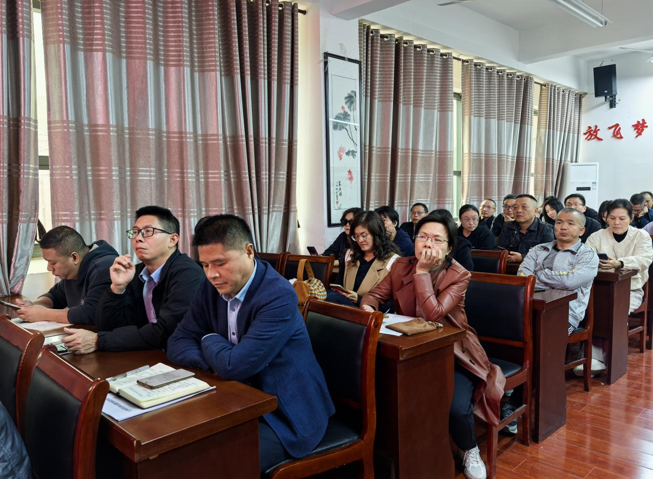 赋能教学新生态 智启教育新征程——南城县凤凰学校“AI教学小助手”计划启动讲解会