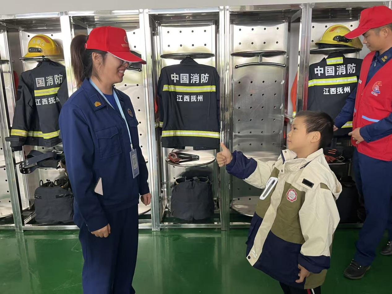 消防零距离·安全伴我行——崇仁县特殊教育学校开展走进消防大队社会实践活动