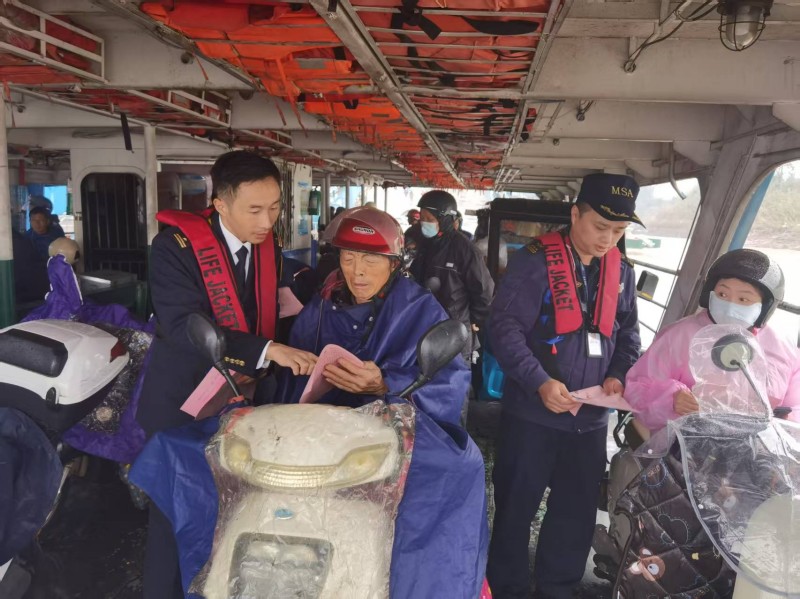 九江海事局多措并举 扎实开展第十九届“长江渡船安全周”首日活动