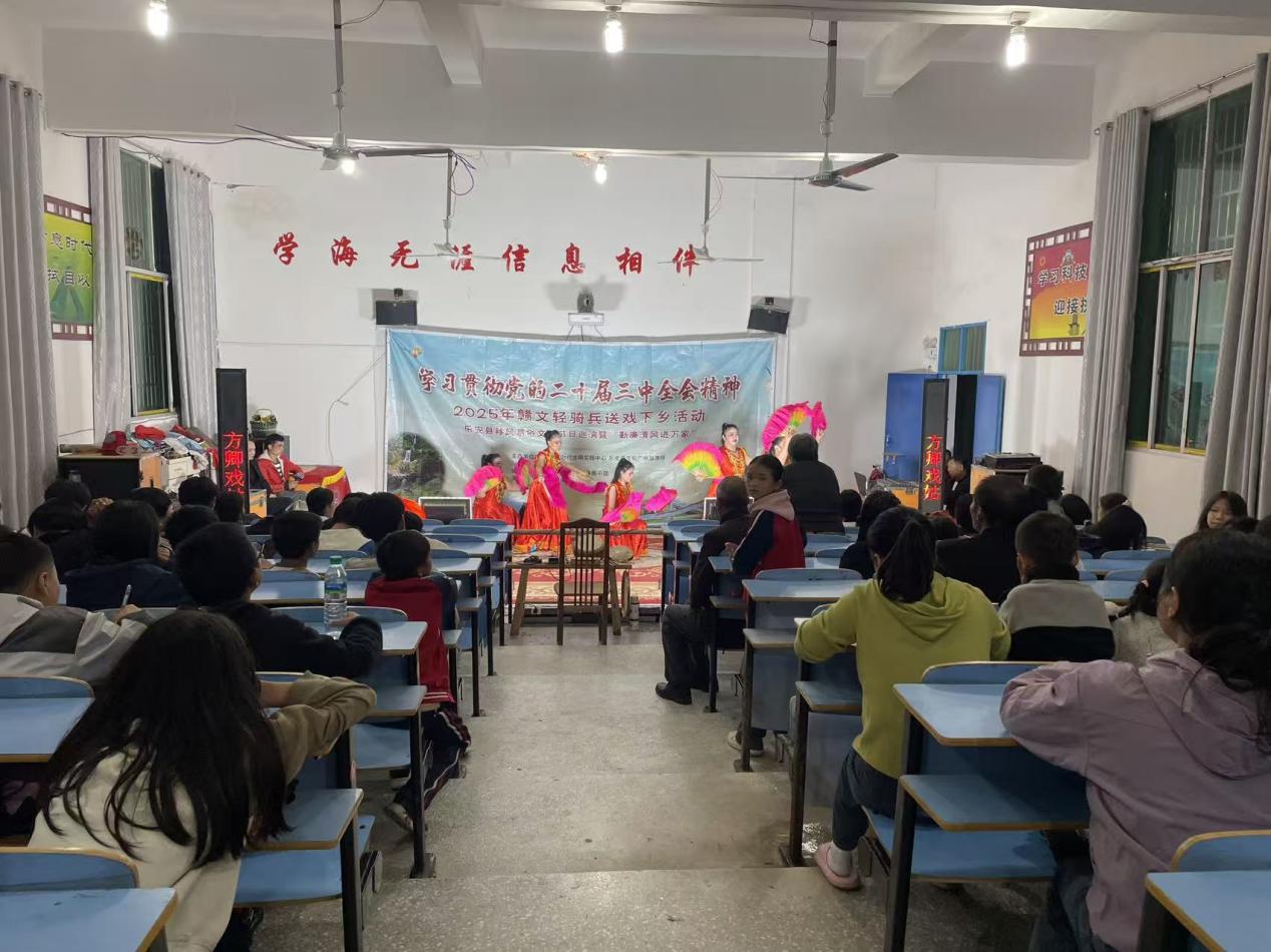 乐安县湖坪乡“送戏下乡”走进湖坪中学，文化盛宴点亮校园之夜