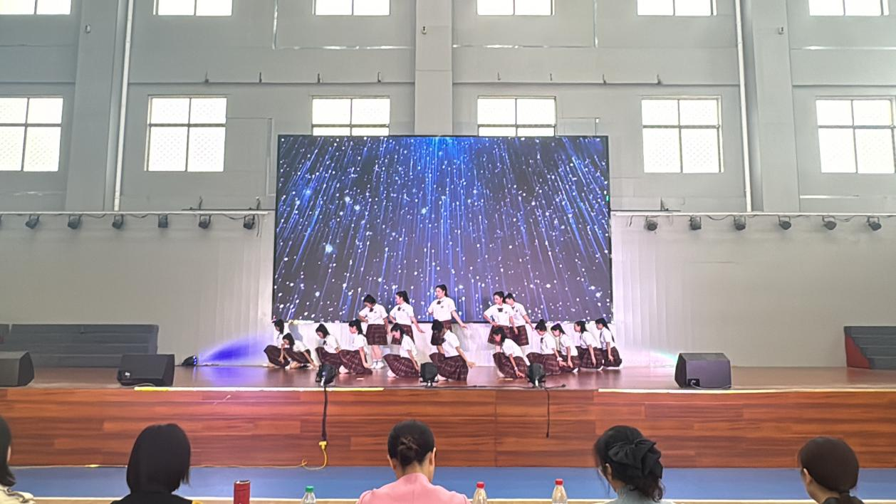 党建引领美育兴 舞韵展彩载誉归——乐安县鹏州中学学子在乐安县中小学生舞蹈素养展示活动中喜获二等奖